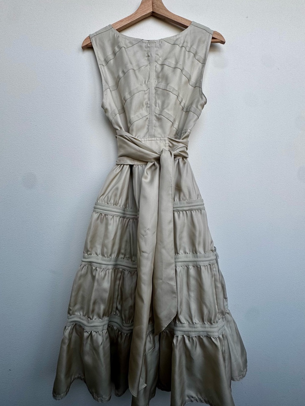 Marc By Marc Jacobs 100% Silk Taupe Tiered V-Neck Maxi Dress - Picture 2 of 9